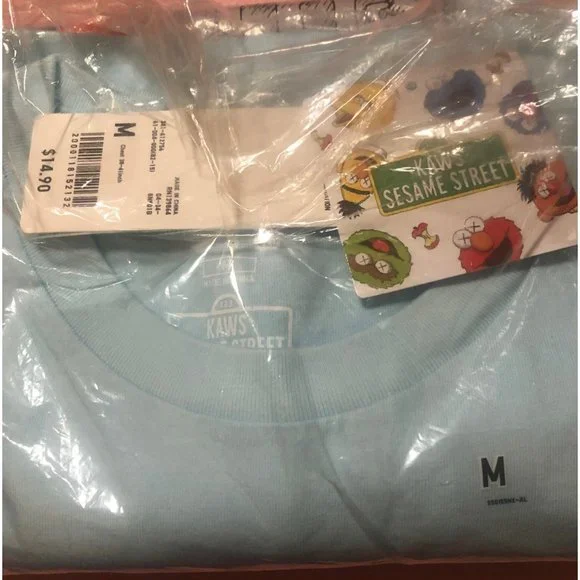 Uniqlo x KAWS x Sesame Street Cookie Monster Elmo Tee NWT M - Picture 2 of 3